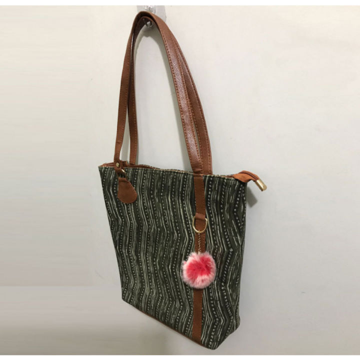 Cotton Printed Tote Bag/Shoulder Bag For Women & Girls

 uploaded by Craferia Export on 1/4/2022