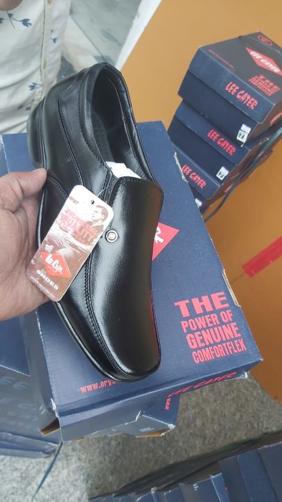 Leather shoes uploaded by Pragya Footwears on 1/6/2022