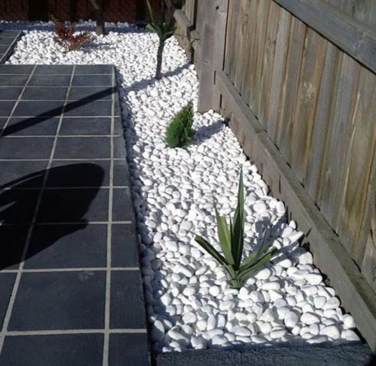 White pebble stone for garden uploaded by STONE FORT INDIA on 1/8/2022