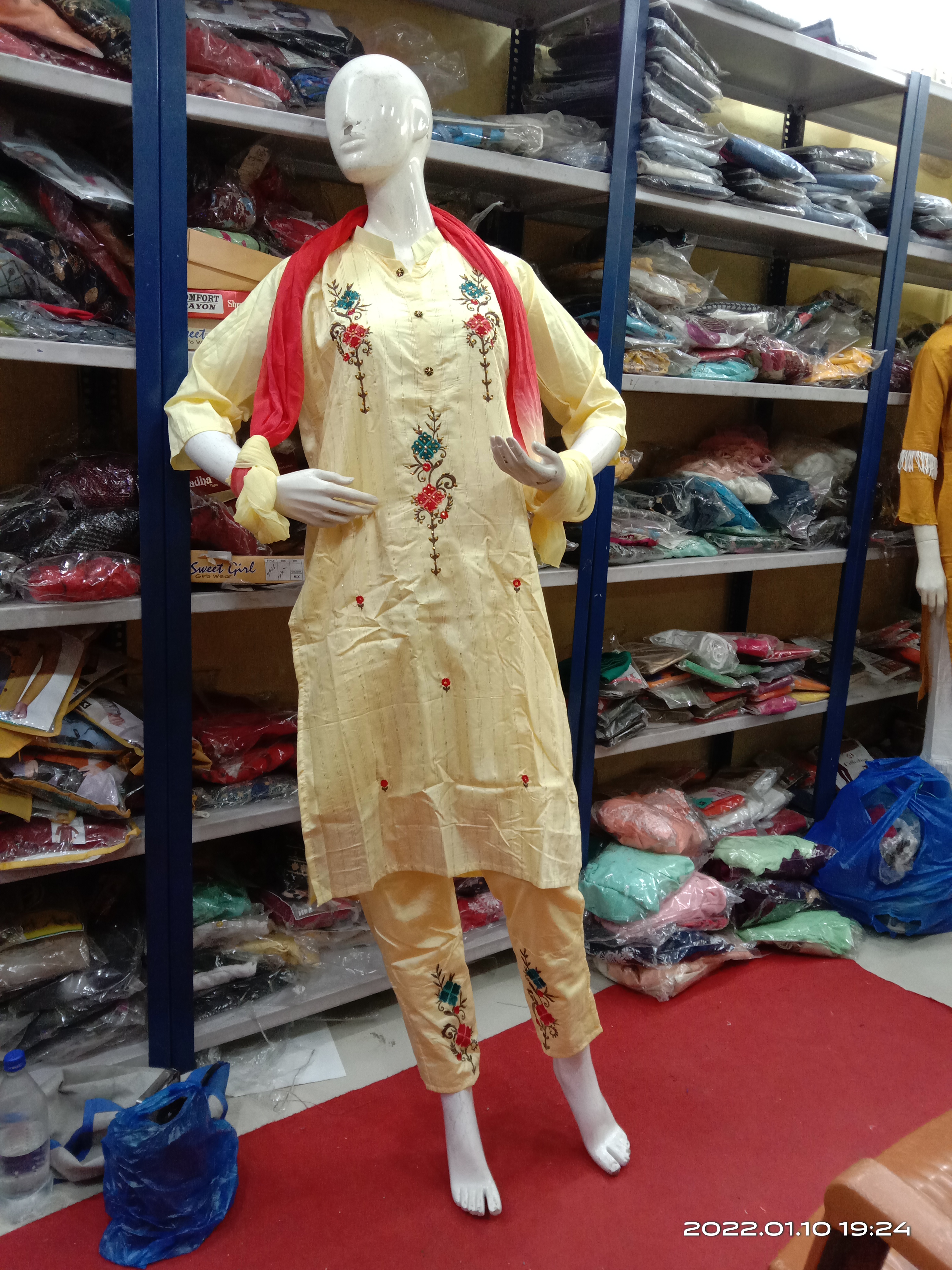 Product image with price: Rs. 900, ID: indian-kurtis-and-western-wear-8cfbbdf2