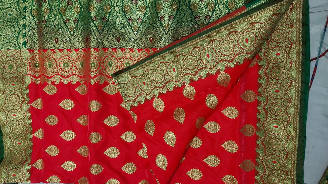 Post image Handloom Banarsi sarees 
Yarn-: Silk 
Length-:6.5mtr with blouse (unstich)
Made-: by handloom in varanasi