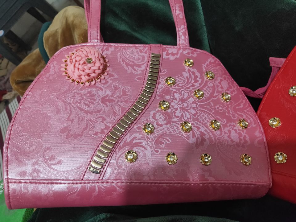 Post image we take orders on your own design,structure ,and patter .
Every kind of purses we make on your demands and provide you at very reasonable prices .
Provide us a sample if you have and how much units you needs just tell us we will fulfill your wishes ..THANKU!!!