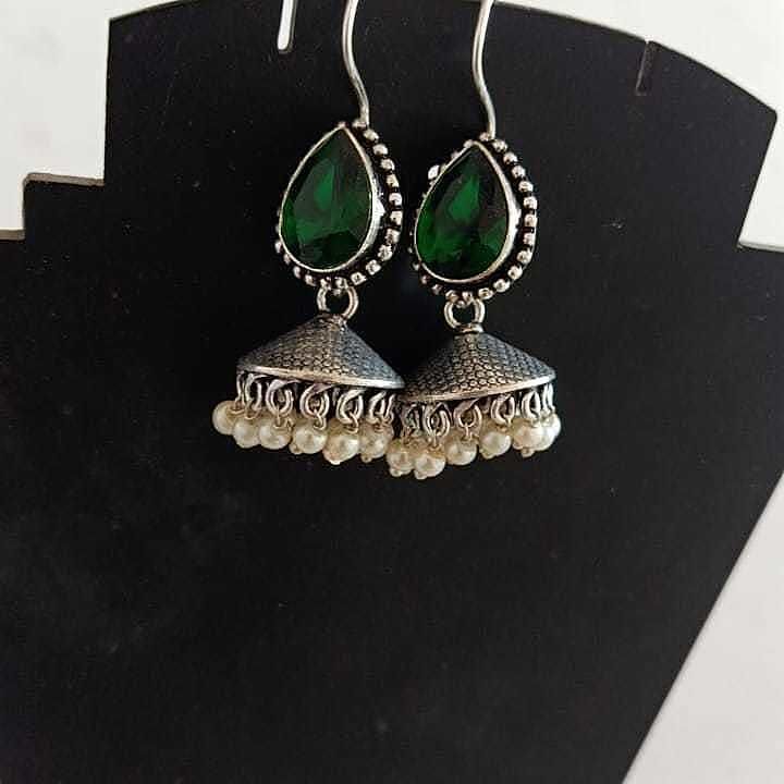 Beautiful GERMAN SILVER STONE EARRINGS PAIR For Women

Price 200 + shipping  uploaded by Bhrithi Gisacreation on 10/1/2020