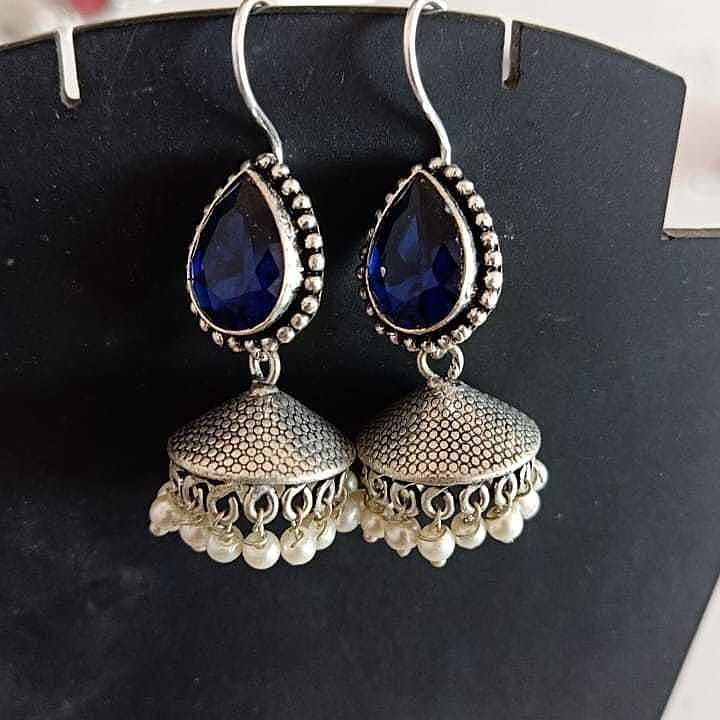 Beautiful GERMAN SILVER STONE EARRINGS PAIR For Women

Price 200 + shipping  uploaded by Bhrithi Gisacreation on 10/1/2020