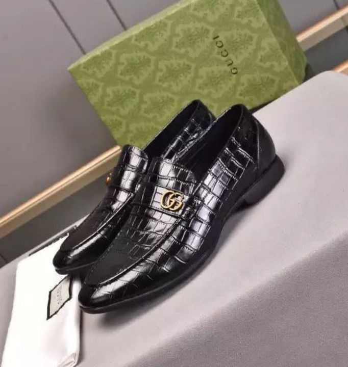 Post image 🚨 *NEW ARTICLE UPDATE* 🚨*GUCCI* Croco Mocassins Very High Quality Croco Faux Leather Upper Material with Durable Sole Quality 💯Available Sizes *uk6-uk10*₹999/- Free Ship 🚢
Whatsapp to order 👇https://bit.ly/33GMr3b