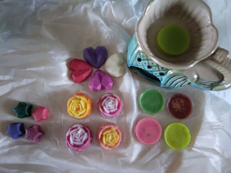 Scented Wax melts set of 4 uploaded by business on 1/19/2022