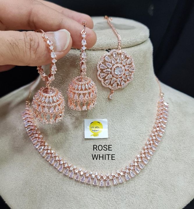 Post image We are wholesalers of all kinds of jewellery set

For order
DM 8338921225

Resellers most welcome 🤗