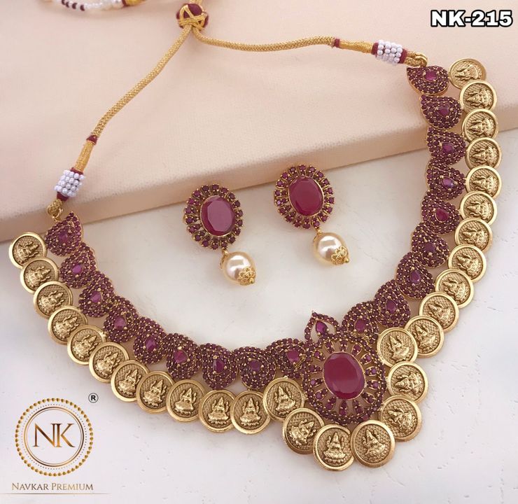 Post image We are wholesalers of all kinds of jewellery set

For order
DM 8338921225