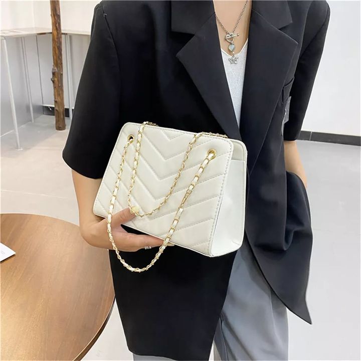 007_White_Hand_Bag uploaded by business on 1/24/2022