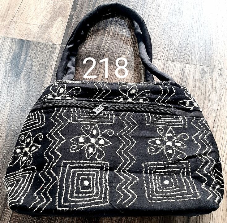 HandKatha vanity  bag size 7/10 uploaded by Suto kahini on 1/25/2022