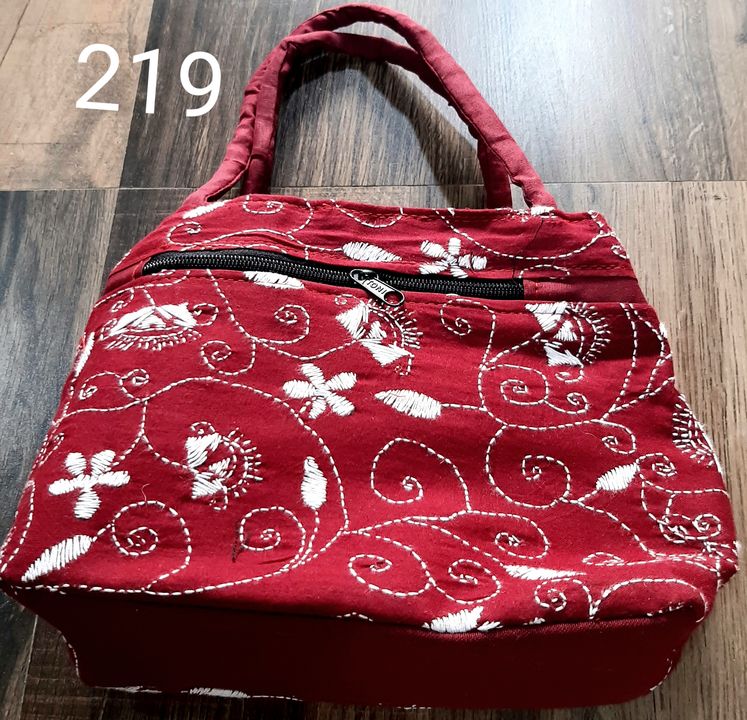 HandKatha vanity  bag size 7/10 uploaded by Suto kahini on 1/25/2022