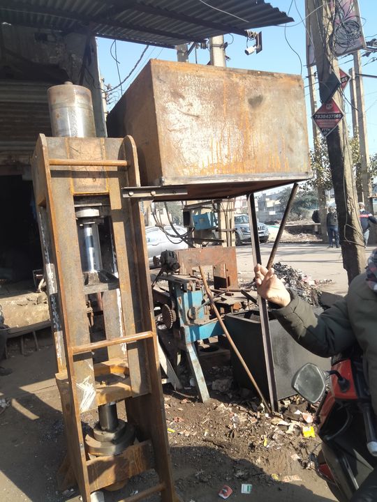 Hydraulic press  60 turn uploaded by Vishwakarma engineer work on 1/28/2022