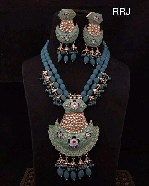 Post image Catalog Name:*Shimmering Chunky Women Jewellery Set*Base Metal: BrassPlating: Brass PlatedStone Type: KundanSizing: Non-AdjustableType: Necklace and EarringsMultipack: 1Easy Returns Available In Case Of Any Issue*Proof of Safe Delivery! Click to know on Safety Standards of Delivery Partners- https://ltl.sh/y_nZrAV3