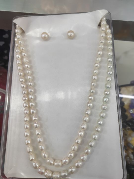 White pearls set  uploaded by business on 1/30/2022