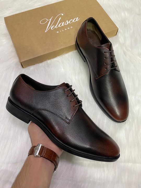 Post image *🚨SURPLUS COLLECTION 🚨*
*VELASCA MILANO*
Very High Quality Leather Upper Material with Durable TPR Sole 💯 with Brand box packing•Leather Lining •Leather Insole with branding 
Sizes *uk6-uk9*
*₹1300/- Free Shipping 🚢*