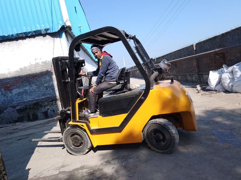 Forklift uploaded by Anudeep Industrial Services on 2/4/2022