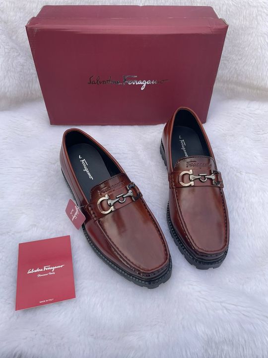 Post image *FERRAGAMO*
Price - *1099 free Shipping*
Colors-black brown tan
Type-moccasins
Sizes - 6.7.8.9.10
Sole-(tpr branded imported)
(With all accessories and brand box)
LIVE PIC AND VIDEO🥰*Full stock*Setwise also available 😍😍✌️