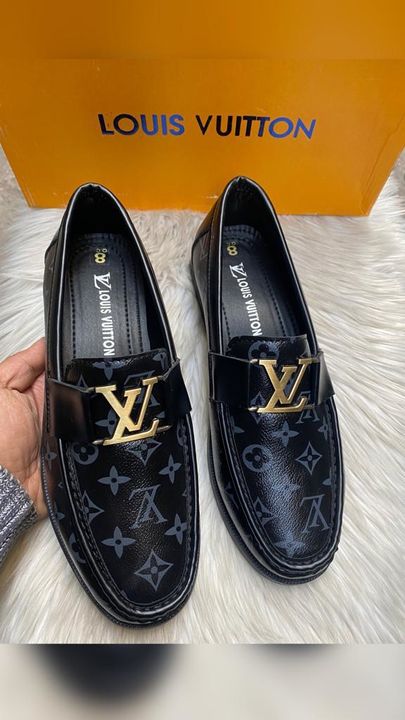 Post image *PREMIUM COLLECTION*
*LOUIS Vuitton* Loafer 
Very High Quality Handmade Woven Faux Leather Material Upper 💯
Sizes *uk6-uk10*
*2color available*
 *With box*
*Price @949/-Free Shipping 🚢*

 *Setwise avaible too*