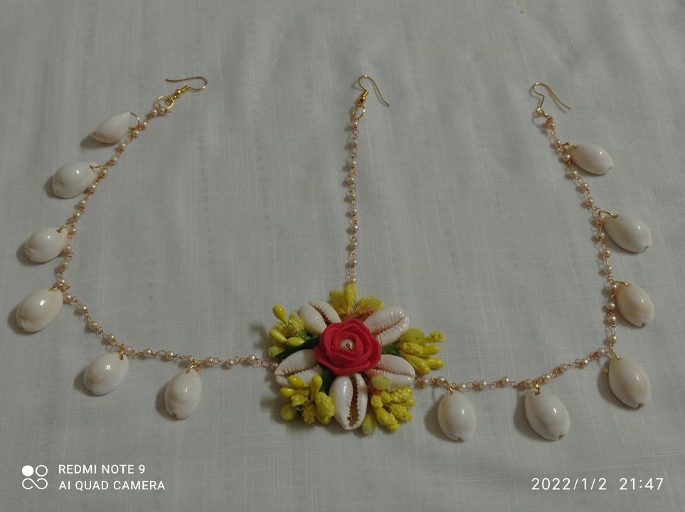 Maang tika with side chain uploaded by DY Creation / floral jewellery's on 2/8/2022
