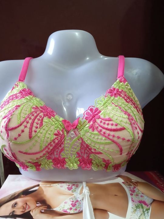 Lace padded bra uploaded by business on 2/9/2022