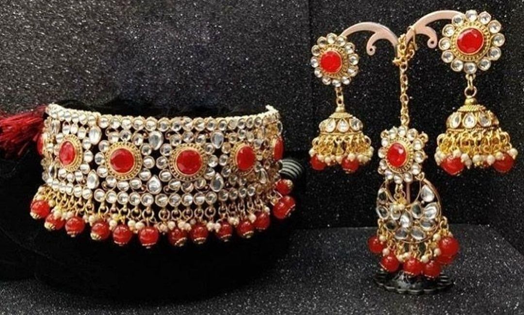 Kundan choker set with earrings and maangteeka uploaded by business on 6/11/2020