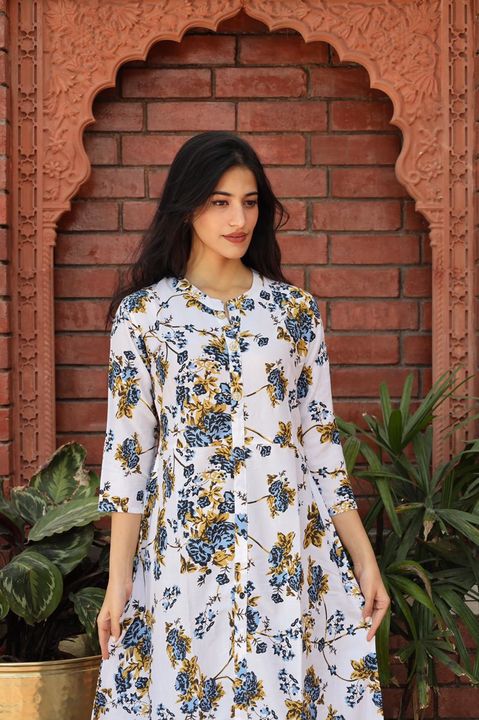 Post image White Floral Gown Fabric: RayonSleeve Length: Three-Quarter SleevesPattern: PrintedCombo of: SingleSizes:XL (Bust Size: 42 in) L (Bust Size: 40 in) M (Bust Size: 38 in) XXL (Bust Size: 44 in) 
New Beautiful white floral gown With a beautiful print. 