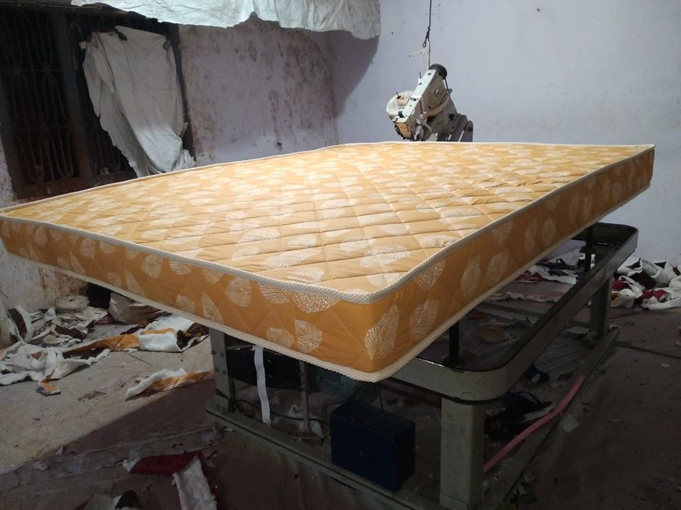 Post image Hamara menufecturing company he
Hamare mattress me 5 se lekar 15 sall tak warranty ka mattress milta he 
Kuch bhi problem hua to ne ya gadi badal kar dete he wo bhi neya