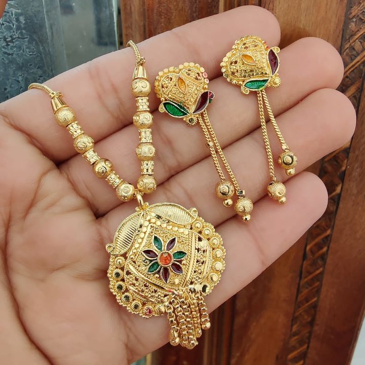 Beautiful Branded Quality Loket With Attached Chain And Beautiful Earings Set
💃💃💃💃💃💃💃💃💃💃💃 uploaded by business on 2/24/2022
