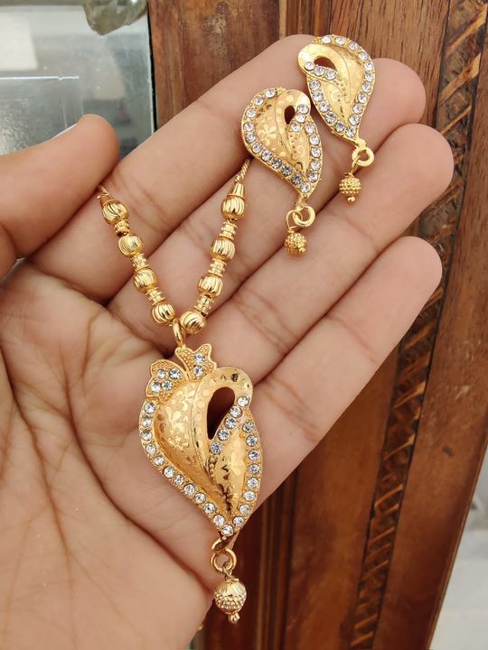 Beautiful Branded Quality Loket With Attached Chain And Beautiful Earings Set
💃💃💃💃💃💃💃💃💃💃💃 uploaded by business on 2/24/2022
