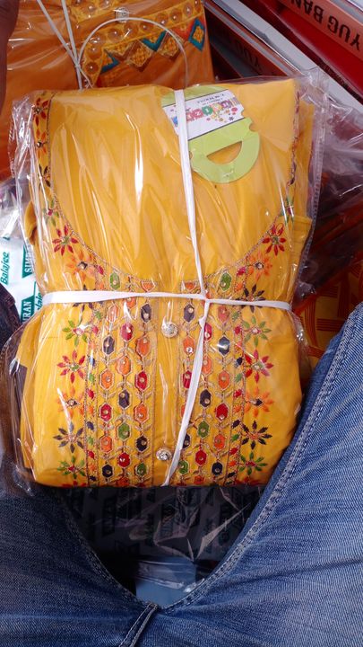 Saree total Les  uploaded by Wholesale Saree suit pant shirt on 3/1/2022