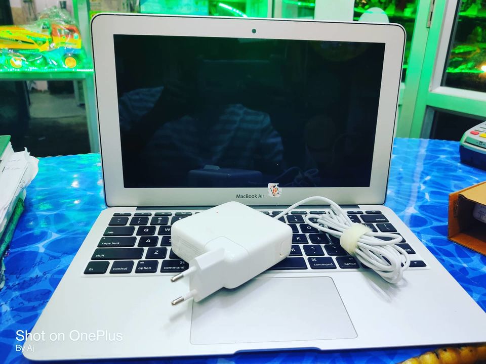 Macbook air line new condition uploaded by A.J. COMMUNICATION on 3/4/2022
