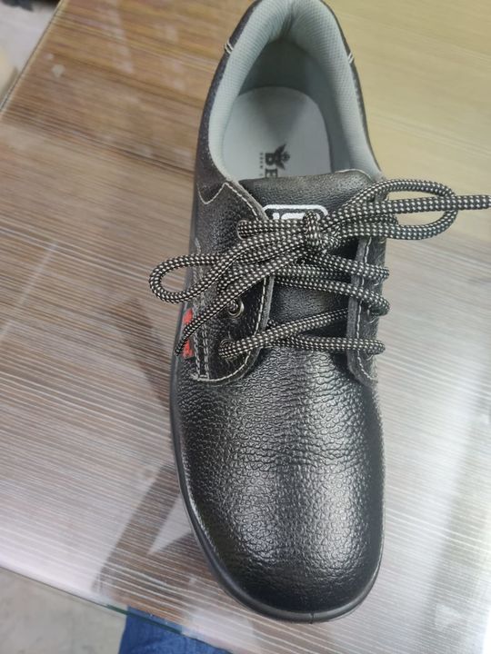 Safety shoes uploaded by Samyak weld corporation on 3/4/2022