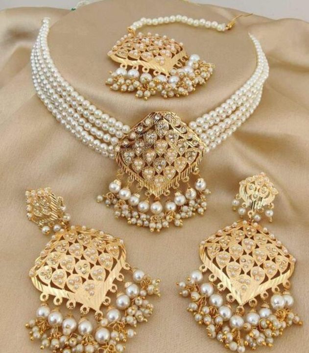 Product image with price: Rs. 550, ID: feminine-unique-jewellery-sets-d8d6d47f