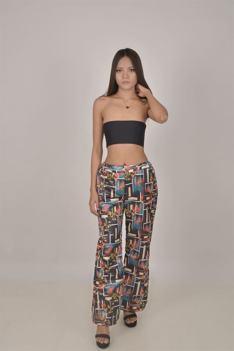 Girl Bell bottoms pants uploaded by  𝒁𝑼𝒊𝑽𝑬𝑹 𝑬𝑿𝑸𝑼𝒊𝑺𝒊 on 3/7/2022