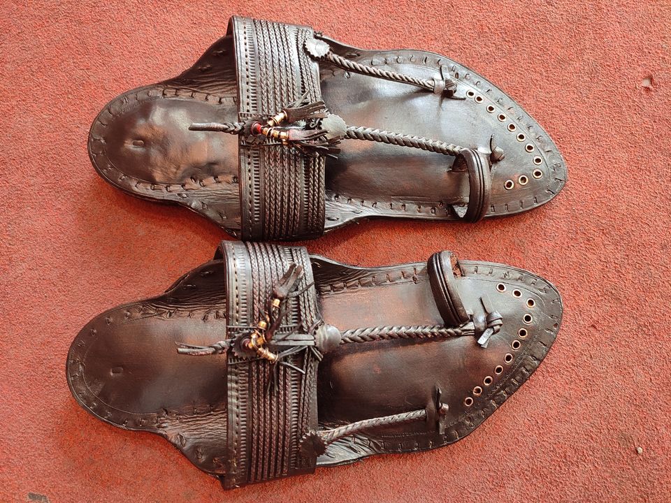 Kolhapuri chappal what's up number uploaded by business on 3/11/2022
