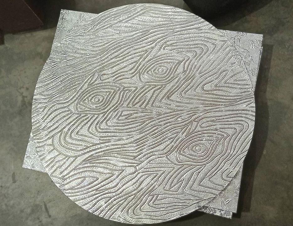Post image Table top in silver design..