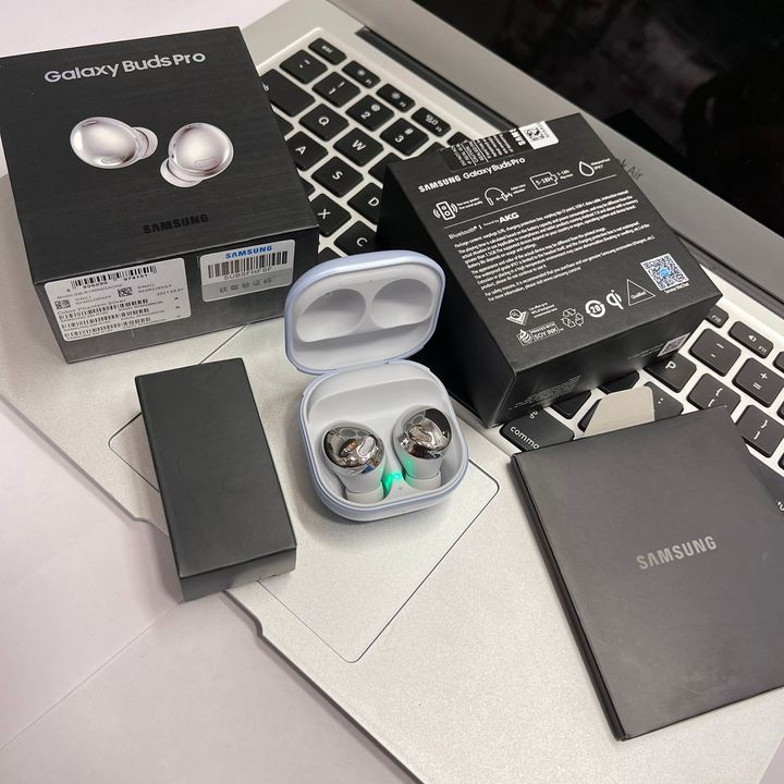 Anlmn*SAMSUNG GALAXY BUDS PRO 2021😍😍*

*SOUND BY AKG*

• *Bluetooth v5.0* 
( Dual Connectivity )

 uploaded by XENITH D UTH WORLD on 3/16/2022