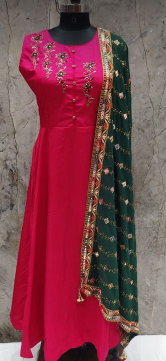 Heavy gown with dupatta  uploaded by business on 3/21/2022