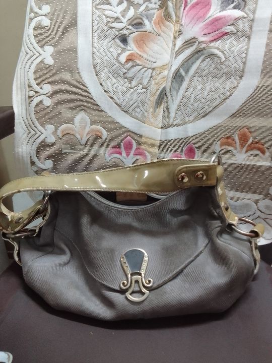 Post image I want 20 pieces of I need single handle hand bag please contact 9493410124.
