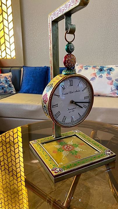 b Table clock 
+ship 
size 18inch 
Material Metal with painting uploaded by business on 10/15/2020