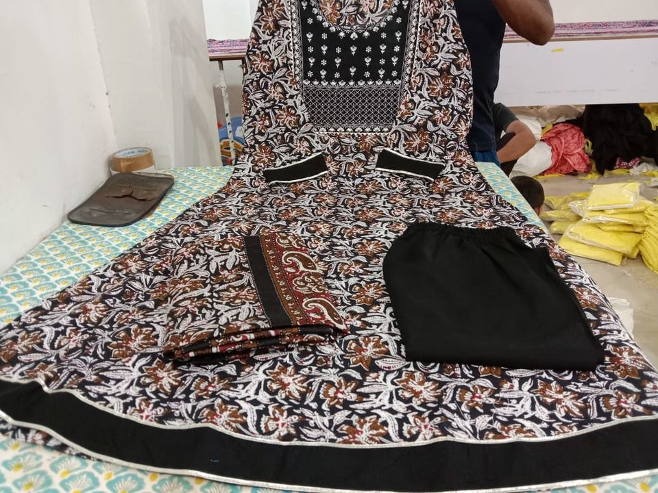 Kurti,pant duptta uploaded by business on 3/25/2022
