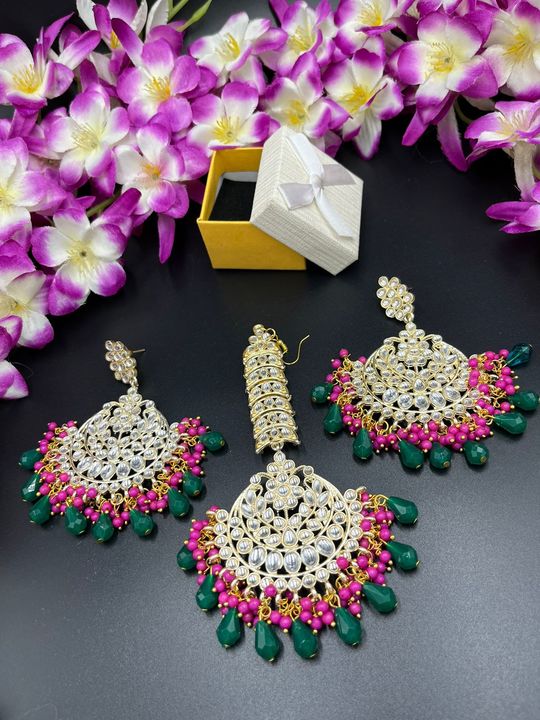 Kundan earrings tika set uploaded by Guru Gi Jewellery House on 3/26/2022
