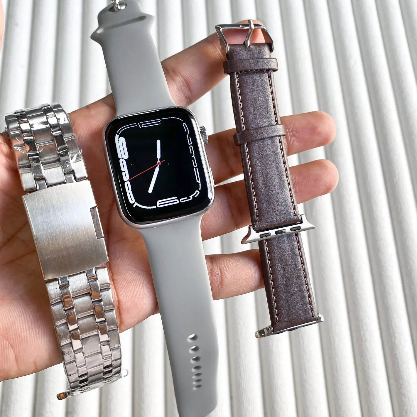 SERIES 7 APPLE LOGO WITH 3 DIFFERENT straps which goes with any outfit uploaded by Lookielooks on 3/26/2022
