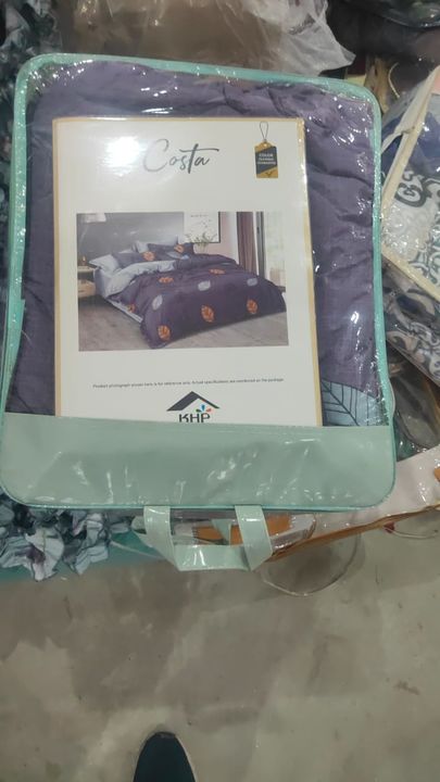 Comforter set with bedsheet uploaded by Shree Vardhman Traders on 3/27/2022