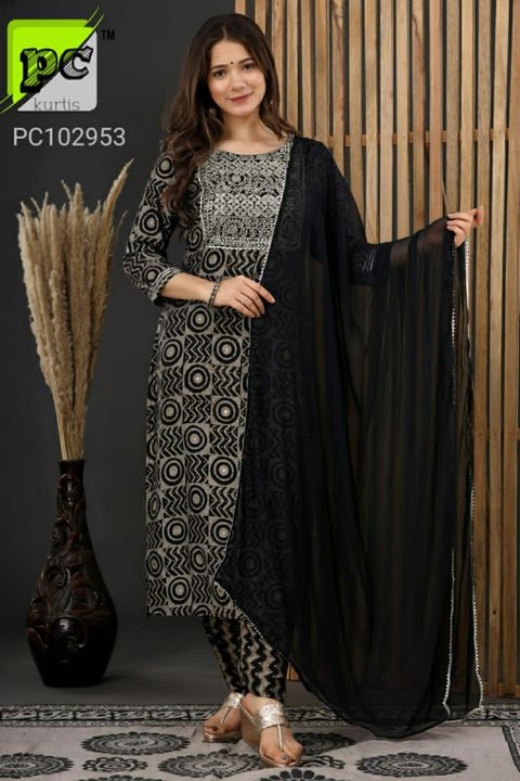Post image Maslin duppata set 
Material maslin 
Duppata chiffon 
Work heavy hand embroidery on neck and gotta detailing on sleeves and duppata 

Pc102953
Price 1450
Length kurti 46 ,pant 39 
Cash on delivery available 
Shipping free pan india