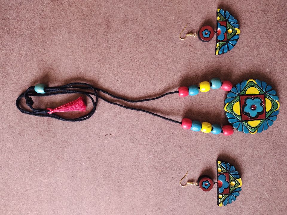 Multi colour necklace set uploaded by M/S POSITIVE ART on 3/31/2022