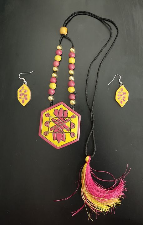 Pink & yellow hexagonal pendent uploaded by M/S POSITIVE ART on 3/31/2022