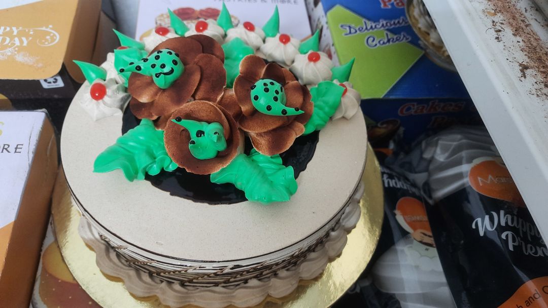 चॉकलेट केक uploaded by Bhai-Bhai Bakers on 4/6/2022