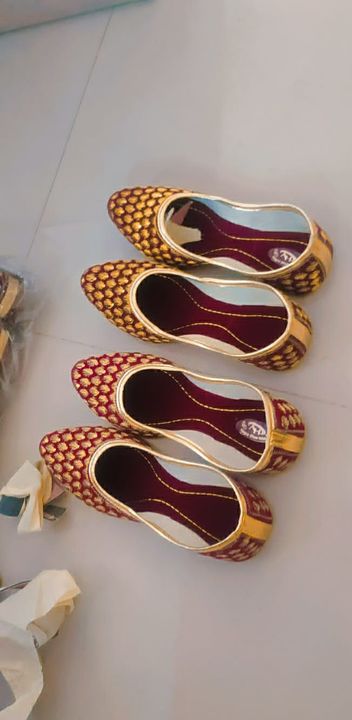 Post image Muje reseller chahiye jo footwear sell kar sake..accha commission, cod sab milega