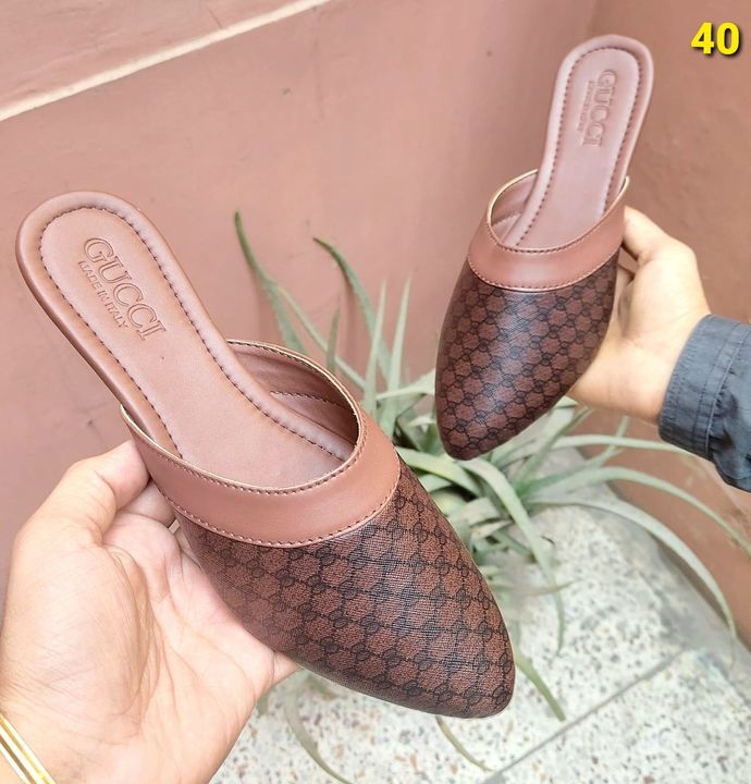 Post image *Gucci*🥰*Mules for girls**superb Clearance sale*
*sizes mentioned**Huge stock available in mentioned sizes*
*price*500 free shipping**no less*🙏
*Brand box 25 extra*